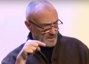 Phil Collins Aggressively Grabbed Critic