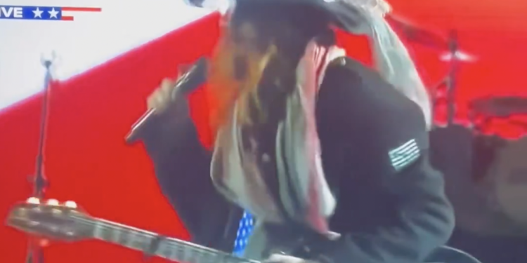 Miley Cyrus Tells Fans About Drug Dad Used