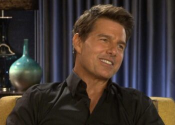 Tom Cruise Helps Struggling David Beckham