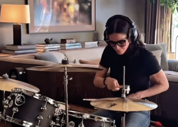 Courteney Cox Drums Justin Bieber’s New Song