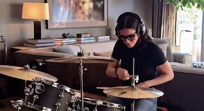 Courteney Cox Drums Justin Bieber’s New Song
