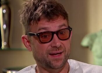 Blur Singer Admits Defeat To Oasis