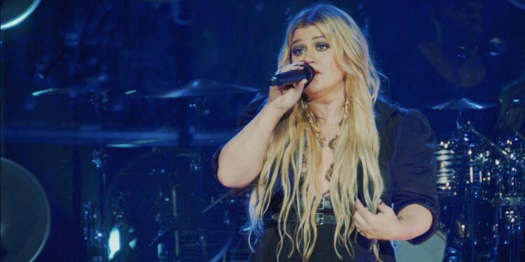 Kelly Clarkson Suffers ‘Serious Damage’ And Cancels Show