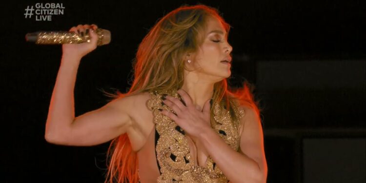 Crickets Crawl Up Jennifer Lopez’s Neck At Concert