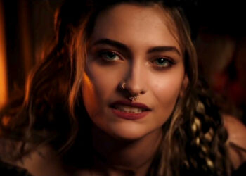 Michael Jackson’s Daughter Cries During Breakup