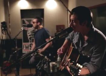 Arctic Monkeys Ends Feud Rumors